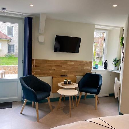 Au Fil De L'O Bed & Breakfast Bisseuil Екстериор снимка