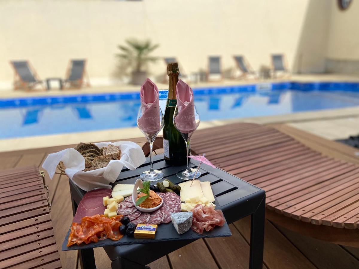 Au Fil De L'O Bed & Breakfast Bisseuil Екстериор снимка