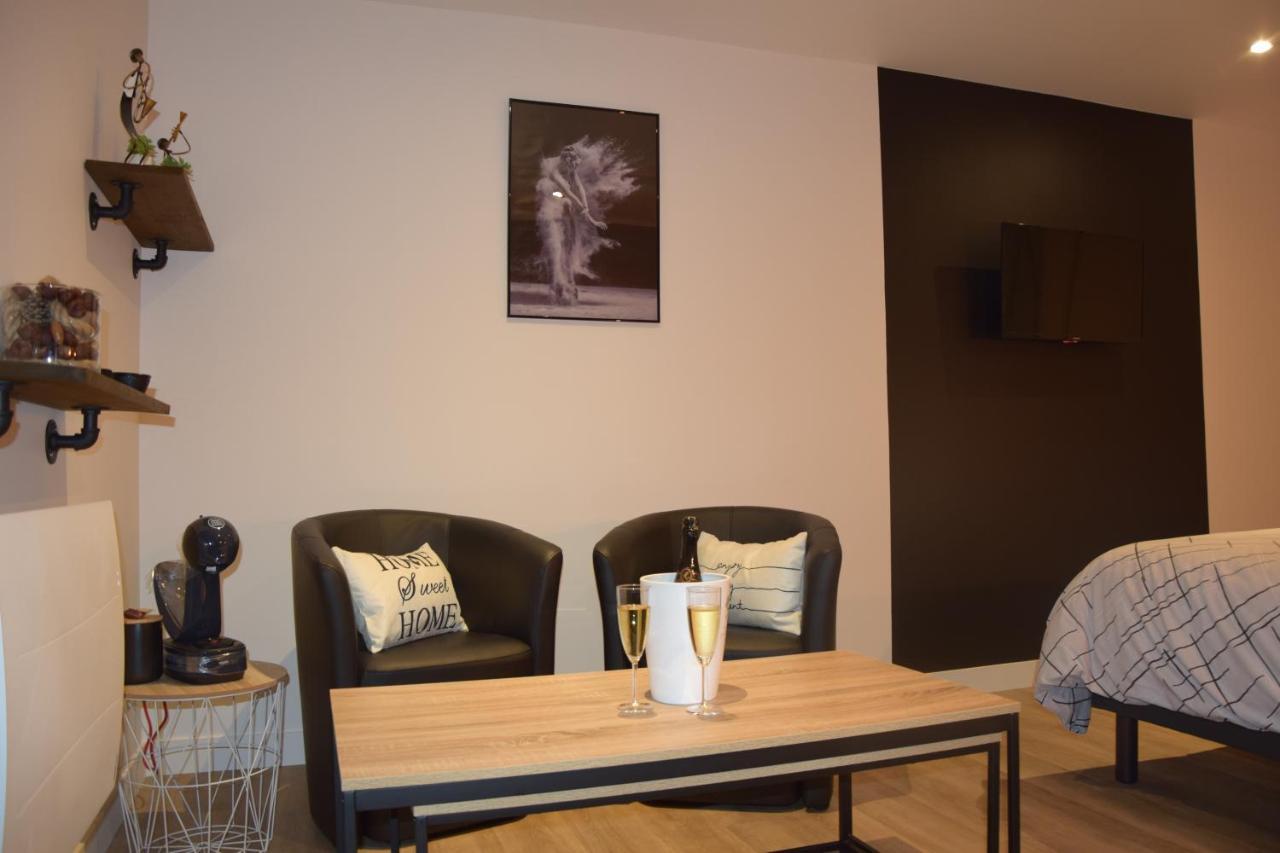 Au Fil De L'O Bed & Breakfast Bisseuil Екстериор снимка