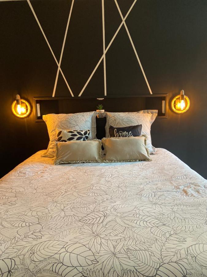 Au Fil De L'O Bed & Breakfast Bisseuil Екстериор снимка