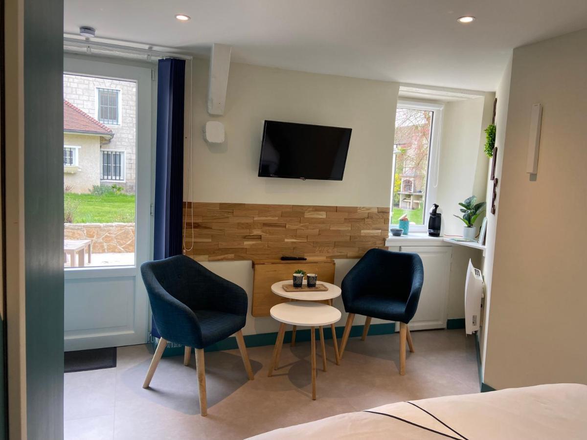 Au Fil De L'O Bed & Breakfast Bisseuil Екстериор снимка