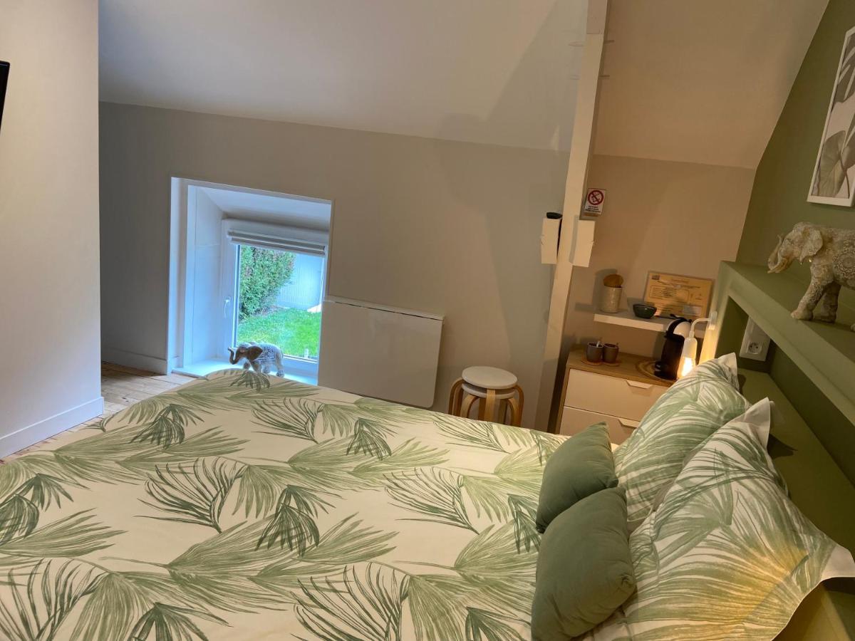 Au Fil De L'O Bed & Breakfast Bisseuil Екстериор снимка