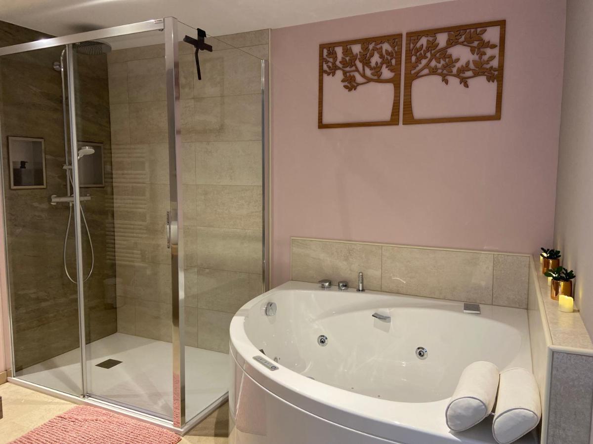 Au Fil De L'O Bed & Breakfast Bisseuil Екстериор снимка