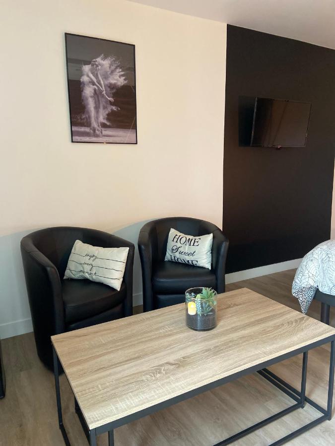 Au Fil De L'O Bed & Breakfast Bisseuil Екстериор снимка